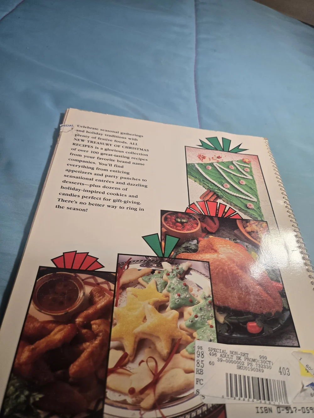 Treasury of Christmas Recipes Cookbook - White/Cream Cover